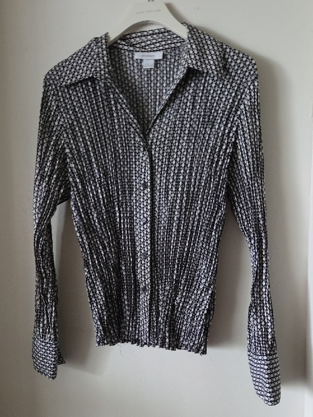 Dressbarn Black & White Patterned Long Sleeve Collared Top